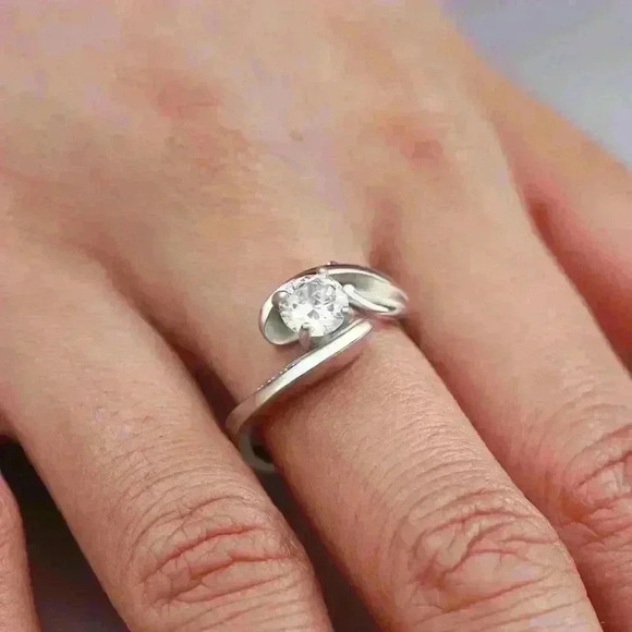 💕 Exclusive 925 Silver Plated Classy CZ Wedding Ring, GPMB1488 - Picture 3 of 7